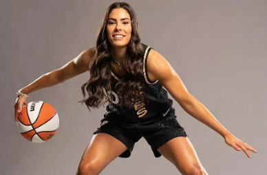 Who is Kelsey Plum? Age, Bio/Wiki, Height, Net Worth, Career, Family, Weight, Ethnicity